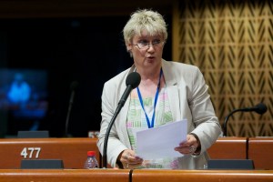 Gabriela Heinrich vor der Parlamentarischen Versammlung des Europarats