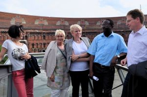 Angelika Glöckner, Gabriela Heinrich, Doris Barnett, Karamba Diaby, Florian Dierl (Leiter des Dokuzentrums)