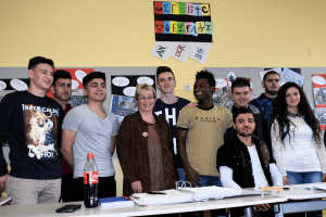 Besuch Gabriela Heinrich in einer Flüchtlingsklasse