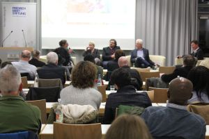 Gabriela Heinrich FES-Veranstaltung Wie stärken wir Afrika Podium