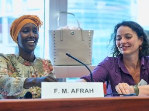 Sybille Fezer von Medica Mondiale und Fatuma Musa Afrah