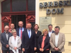 Parlamentarischer Beirat der Stiftung für das Sorbische Volk vor dem Wendischen Haus in Cottbus