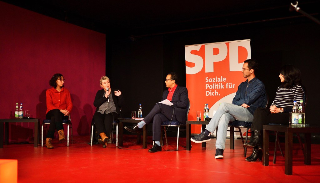 Gabriela Heinrich während einer Diskussionsveranstaltung der NürnbergSPD zum Thema Iran